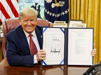 Chữ ký của ngài (president) Donald Trump