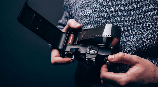 Cách cầm máy ảnh