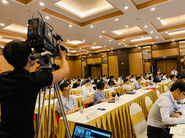 Kỹ thuật quay phim chụp ảnh phóng sự cưới và kỹ thuật quay phim hội nghị 12 Kỹ thuật quay phim chụp ảnh phóng sự cưới và kỹ thuật quay phim hội nghị